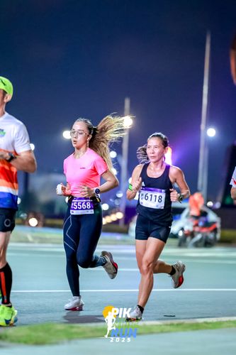 Race photo from PIK NITE RUN 2025