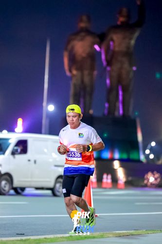 Race photo from PIK NITE RUN 2025
