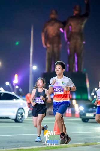 Race photo from PIK NITE RUN 2025