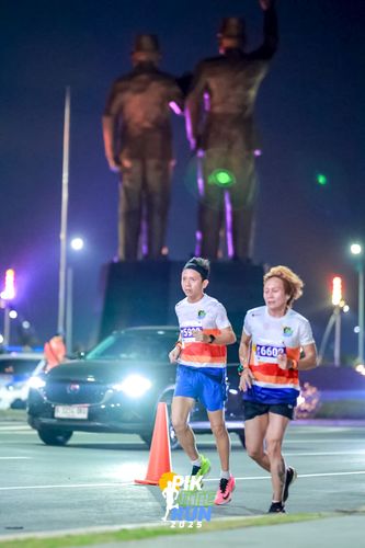 Race photo from PIK NITE RUN 2025