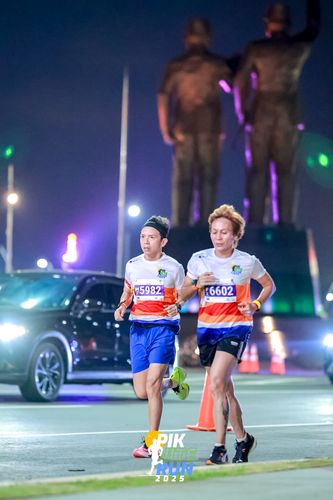 Race photo from PIK NITE RUN 2025