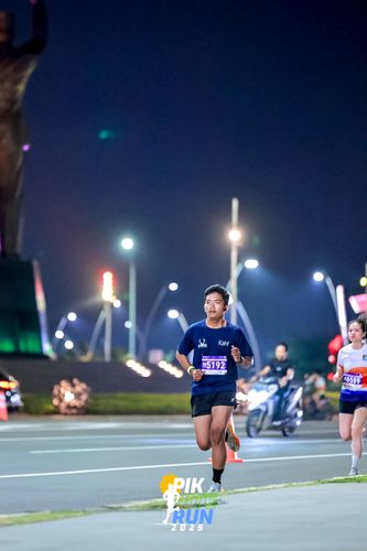 Race photo from PIK NITE RUN 2025