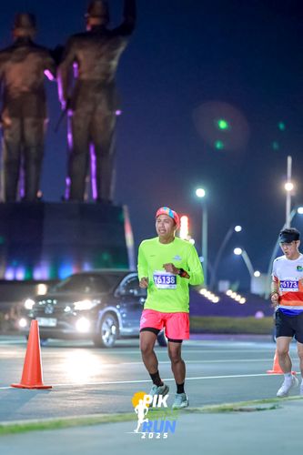 Race photo from PIK NITE RUN 2025