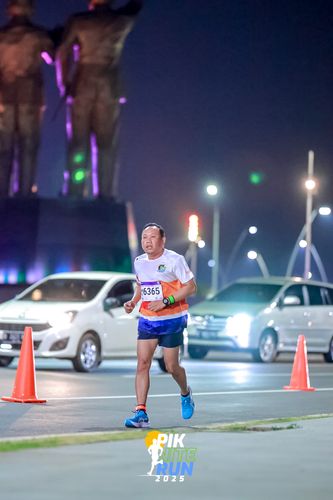 Race photo from PIK NITE RUN 2025