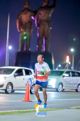 Race photo from PIK NITE RUN 2025