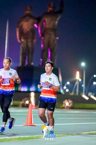Race photo from PIK NITE RUN 2025