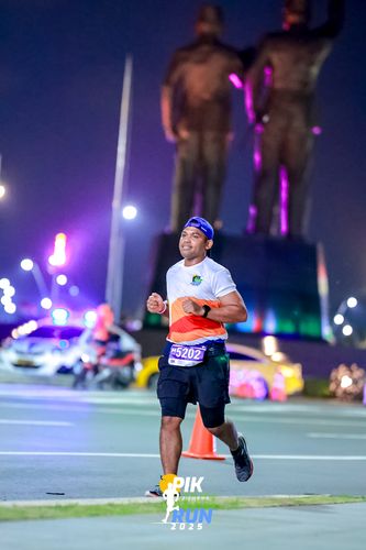 Race photo from PIK NITE RUN 2025