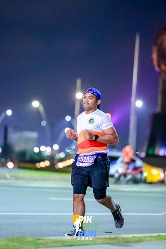 Race photo from PIK NITE RUN 2025