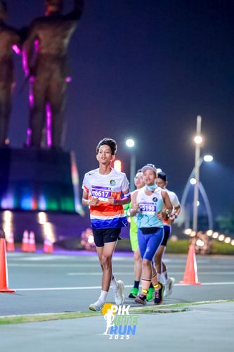 Race photo from PIK NITE RUN 2025