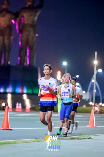 Race photo from PIK NITE RUN 2025