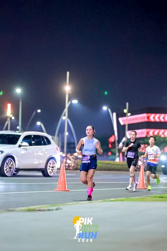 Race photo from PIK NITE RUN 2025