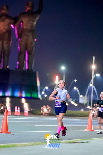 Race photo from PIK NITE RUN 2025