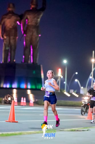 Race photo from PIK NITE RUN 2025