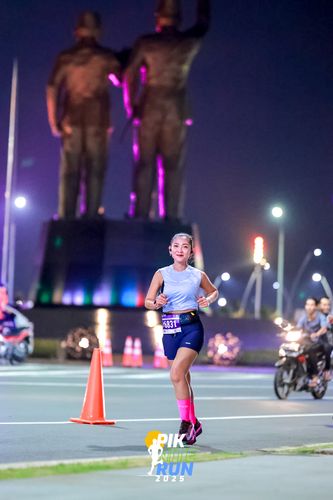Race photo from PIK NITE RUN 2025