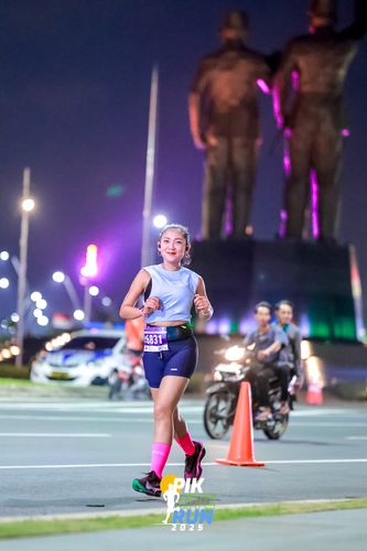 Race photo from PIK NITE RUN 2025