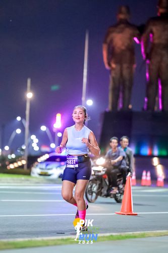 Race photo from PIK NITE RUN 2025