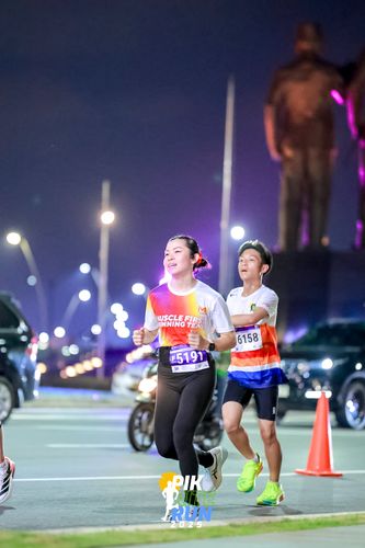 Race photo from PIK NITE RUN 2025