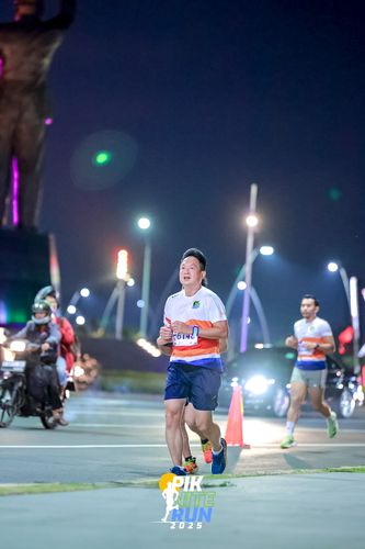 Race photo from PIK NITE RUN 2025