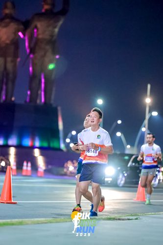 Race photo from PIK NITE RUN 2025