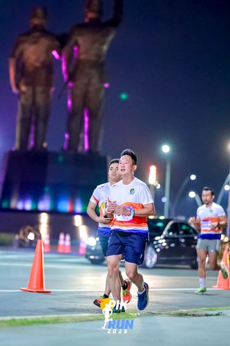 Race photo from PIK NITE RUN 2025