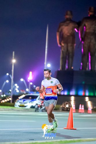 Race photo from PIK NITE RUN 2025