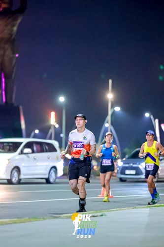 Race photo from PIK NITE RUN 2025