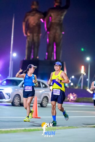Race photo from PIK NITE RUN 2025