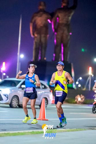 Race photo from PIK NITE RUN 2025