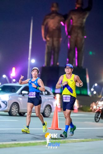 Race photo from PIK NITE RUN 2025