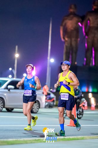 Race photo from PIK NITE RUN 2025