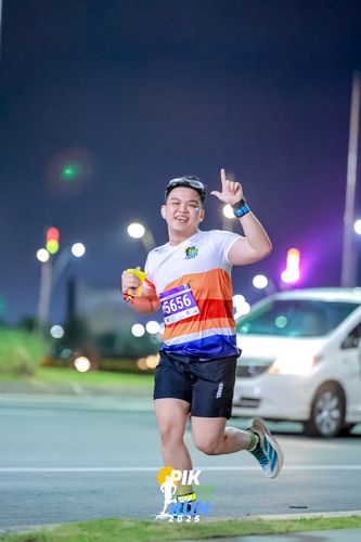 Race photo from PIK NITE RUN 2025