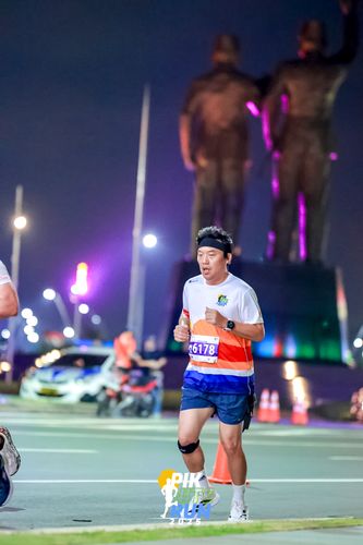 Race photo from PIK NITE RUN 2025
