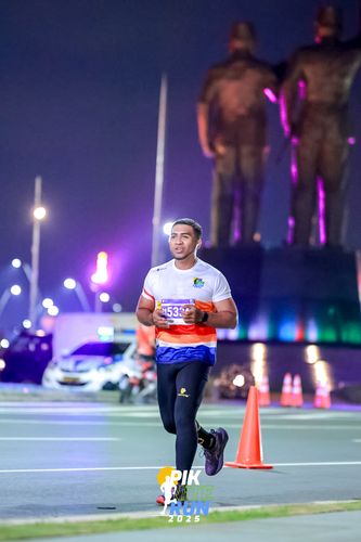Race photo from PIK NITE RUN 2025