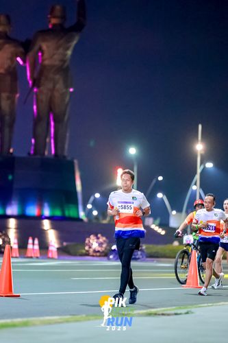 Race photo from PIK NITE RUN 2025