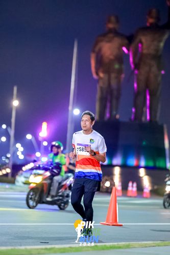 Race photo from PIK NITE RUN 2025