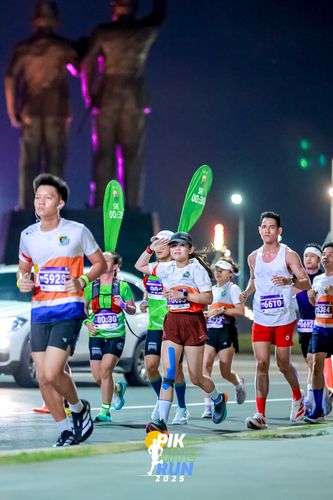 Race photo from PIK NITE RUN 2025