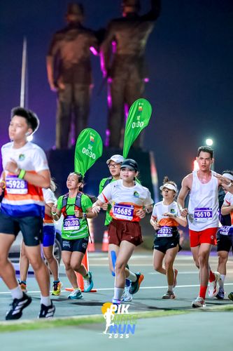 Race photo from PIK NITE RUN 2025