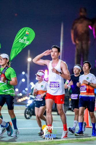 Race photo from PIK NITE RUN 2025
