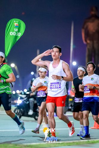 Race photo from PIK NITE RUN 2025