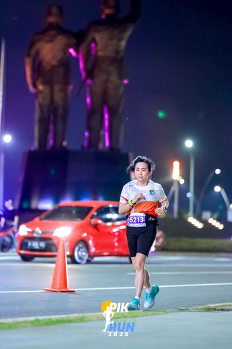 Race photo from PIK NITE RUN 2025