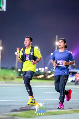 Race photo from PIK NITE RUN 2025
