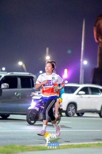 Race photo from PIK NITE RUN 2025