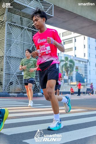 Race photo from Smartfren Run 2025 