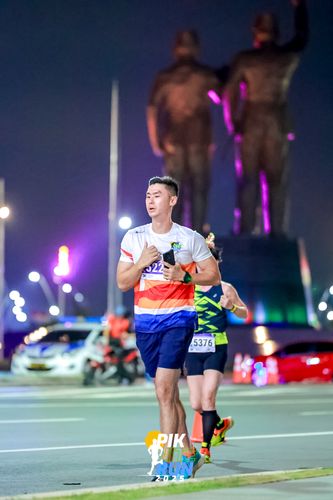 Race photo from PIK NITE RUN 2025