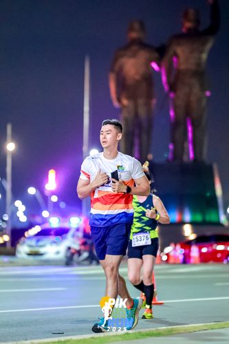 Race photo from PIK NITE RUN 2025