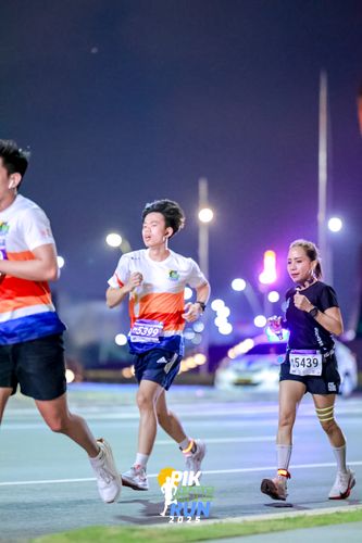 Race photo from PIK NITE RUN 2025