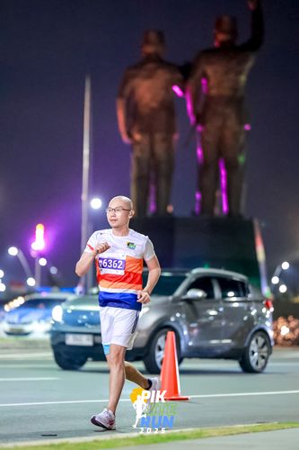Race photo from PIK NITE RUN 2025