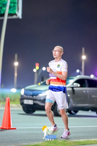 Race photo from PIK NITE RUN 2025