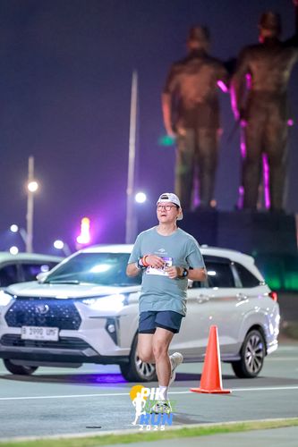 Race photo from PIK NITE RUN 2025