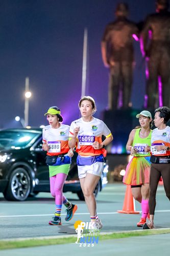 Race photo from PIK NITE RUN 2025